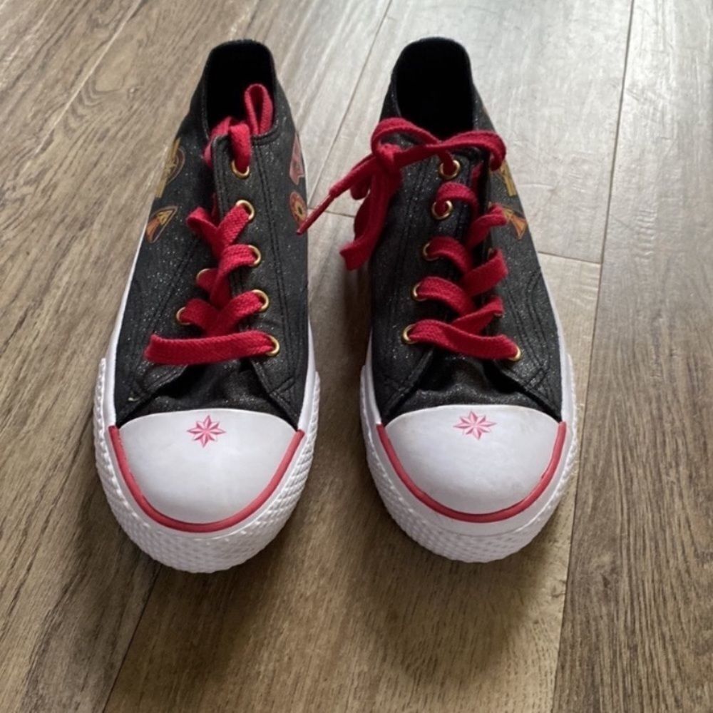 Brand New NWOT Marvel Captain Marvel Chuck Sneakers Kid Size 4